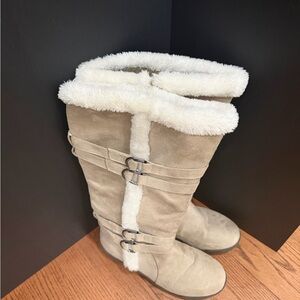 Hot Cakes Beige Winter Boots with White Fur